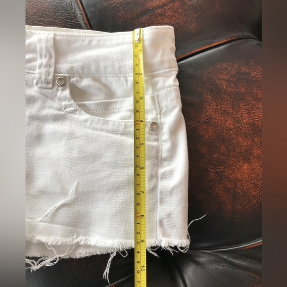 Low rise Shorty shorts - white jean 34” hip/lower waist as it sits lower.   9/10 - Picture 5 of 9
